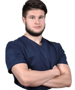 Акаев Михаил Олегович стоматолог